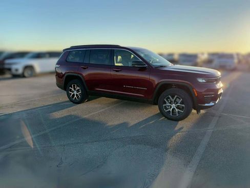 New 2025 Jeep Grand Cherokee L Limited w/ Luxury Tech Group II image 15