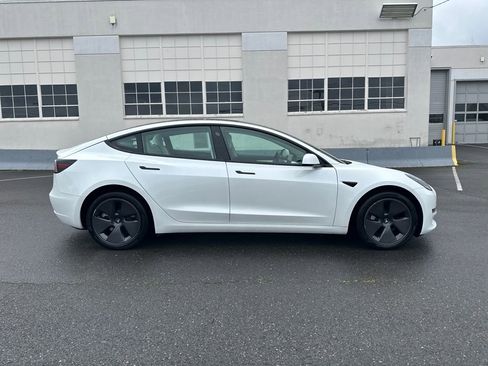 Used 2023 Tesla Model 3 Standard Range image 8