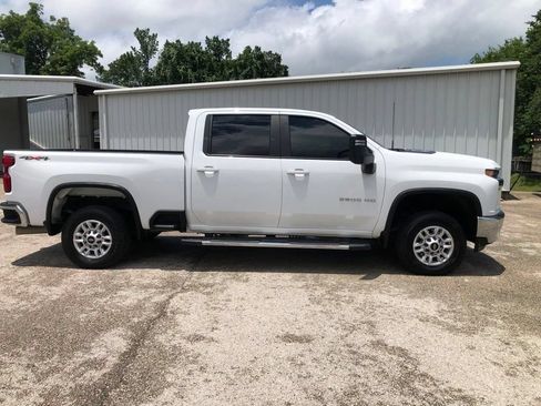 Used 2023 Chevrolet Silverado 2500 LT AWD/4WD image 4