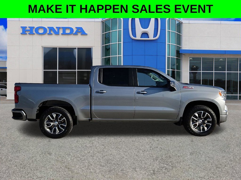 Used 2024 Chevrolet Silverado 1500 RST w/ Convenience Package II AWD/4WD image 2