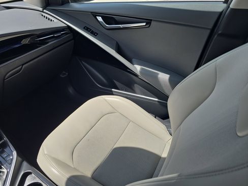 Certified 2023 Kia Niro EX image 15