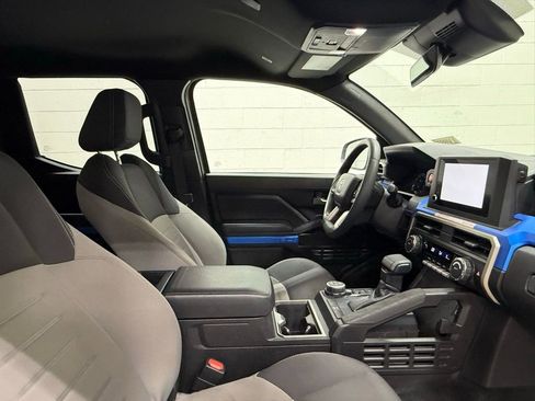 Used 2025 Toyota Tacoma TRD Off-Road image 34