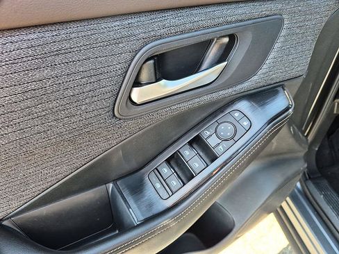 Used 2023 Nissan Rogue SV FWD image 13