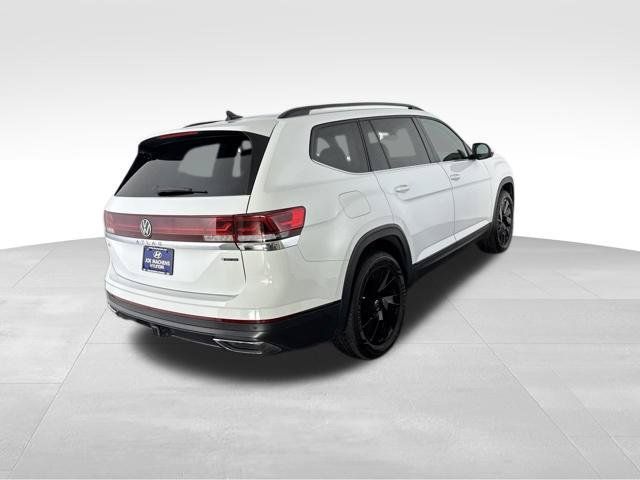 Used 2024 Volkswagen Atlas SE w/ Black Wheel Package AWD/4WD image 6