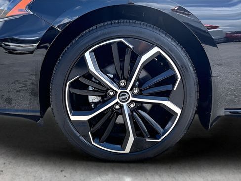 Certified 2025 Nissan Altima 2.5 SR FWD image 37