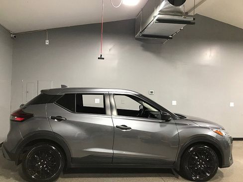 Used 2022 Nissan Kicks S FWD image 2