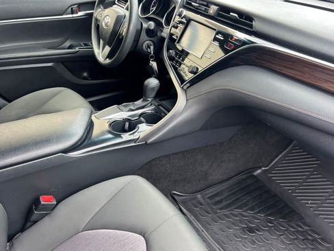 Used 2018 Toyota Camry LE image 15