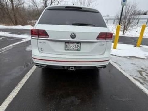 Used 2022 Volkswagen Atlas SEL Premium image 3