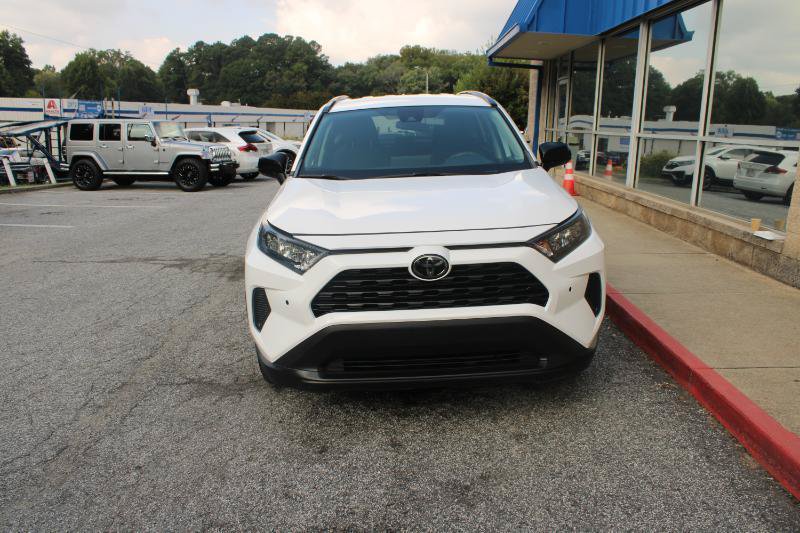 Used 2019 Toyota RAV4 LE AWD/4WD image 2