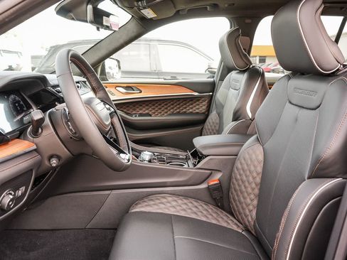 New 2026 Jeep Grand Cherokee Summit AWD/4WD image 19