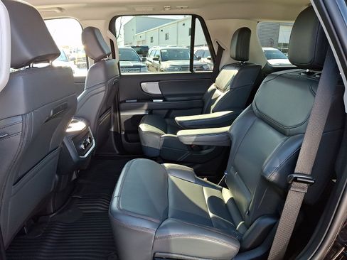 Certified 2025 Ford Expedition Active image 13