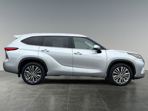 Used 2022 Toyota Highlander Platinum image 8