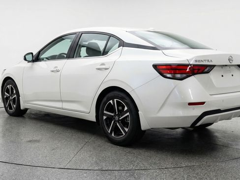 Used 2025 Nissan Sentra SV image 6