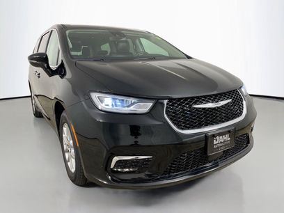 Used 2024 Chrysler Pacifica Touring-L