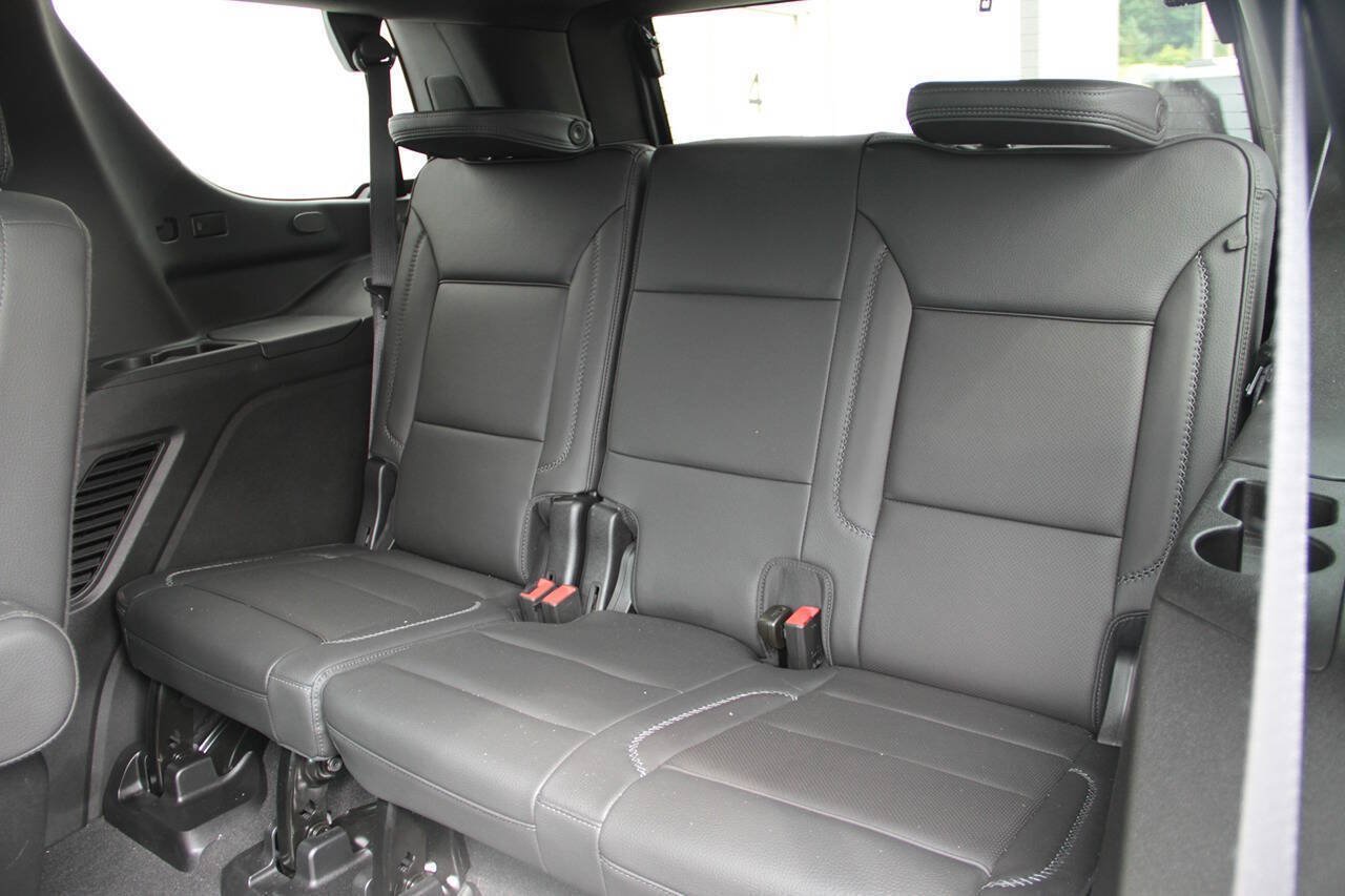 Used 2024 GMC Yukon Denali w/ Advanced Technology Package AWD/4WD image 16