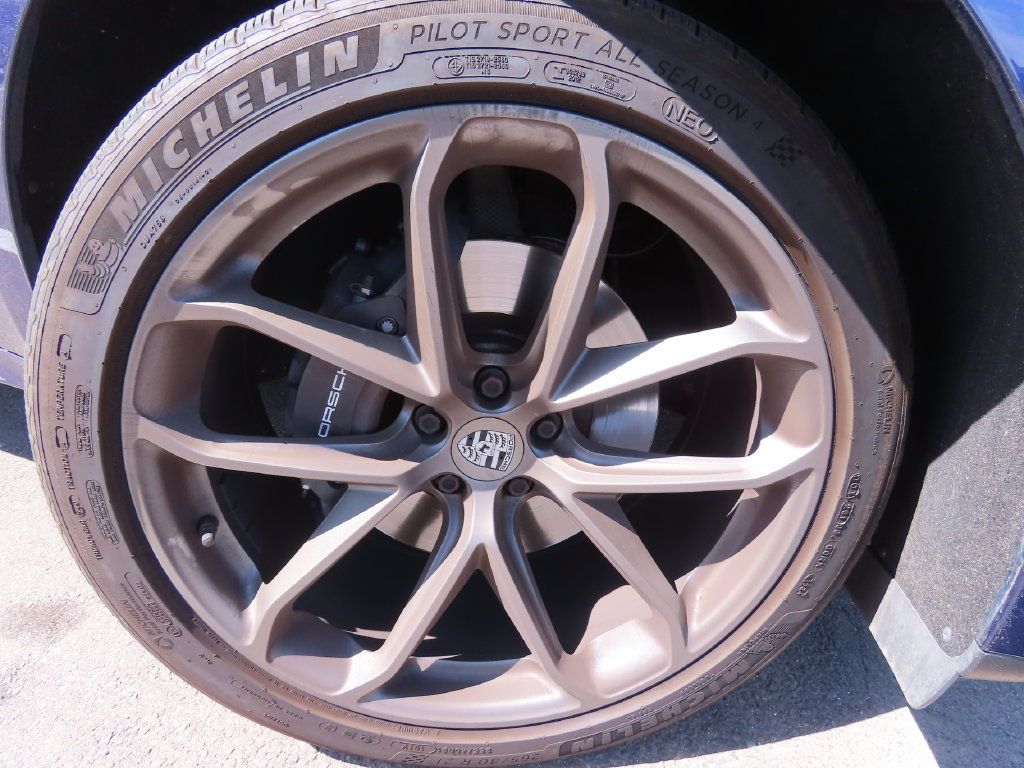 Used 2022 Porsche Macan AWD/4WD image 18