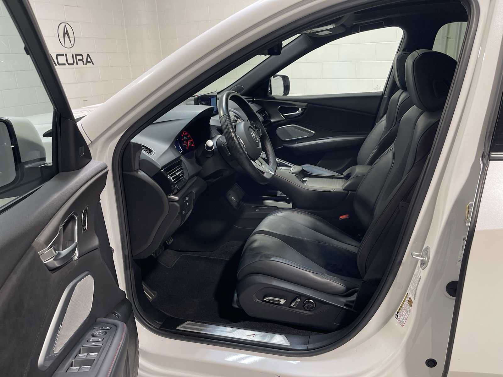 Certified 2024 Acura RDX w/ Advance Package AWD/4WD image 2
