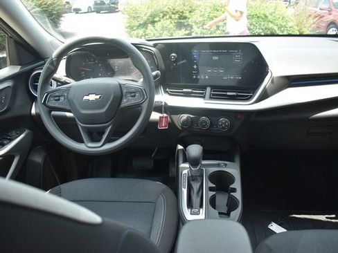 New 2026 Chevrolet Trax LS w/ LS Convenience Package FWD image 3