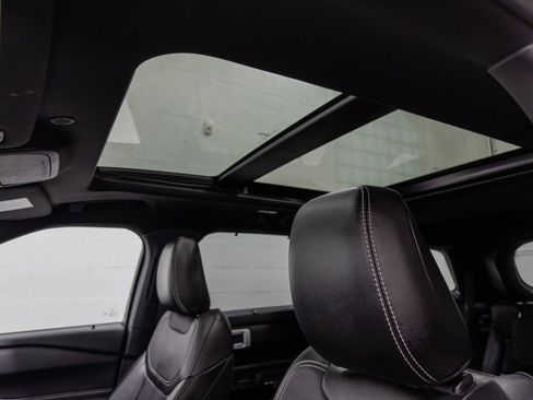 Used 2022 Ford Explorer ST w/ ST Street Pack image 18