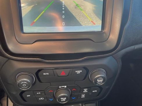 Used 2018 Jeep Renegade Altitude image 20