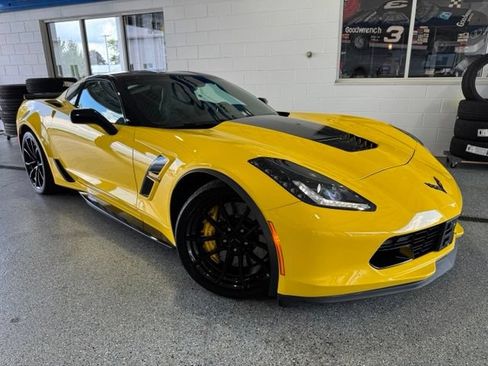 Used 2019 Chevrolet Corvette Grand Sport w/ Carbon Flash Badge Package RWD image 3