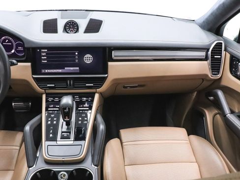Used 2022 Porsche Cayenne Turbo image 32