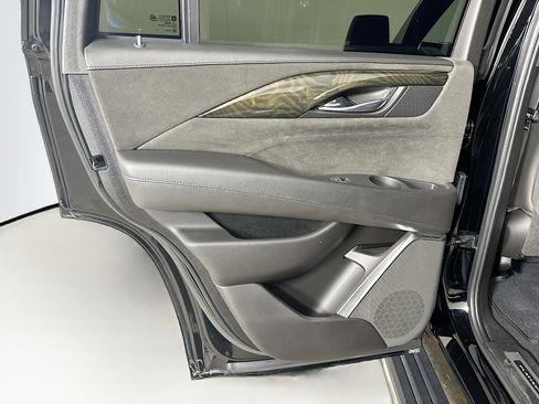 Used 2018 Cadillac Escalade Platinum image 27