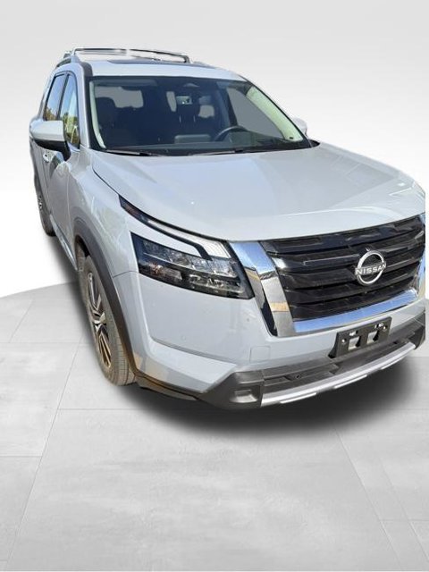 Certified 2025 Nissan Pathfinder Platinum w/ Cargo Package AWD/4WD image 4