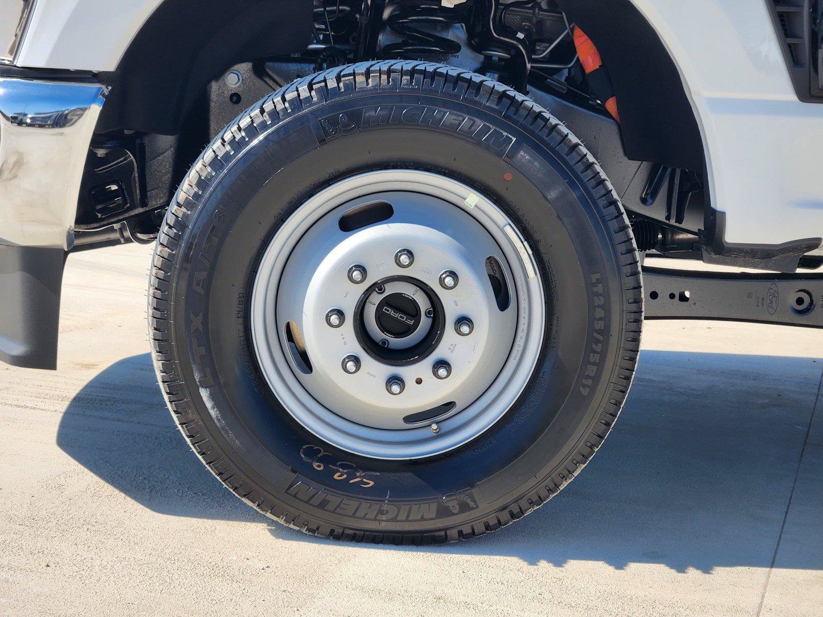 New 2027 Ford F350 XL w/ XL Chrome Package AWD/4WD image 7