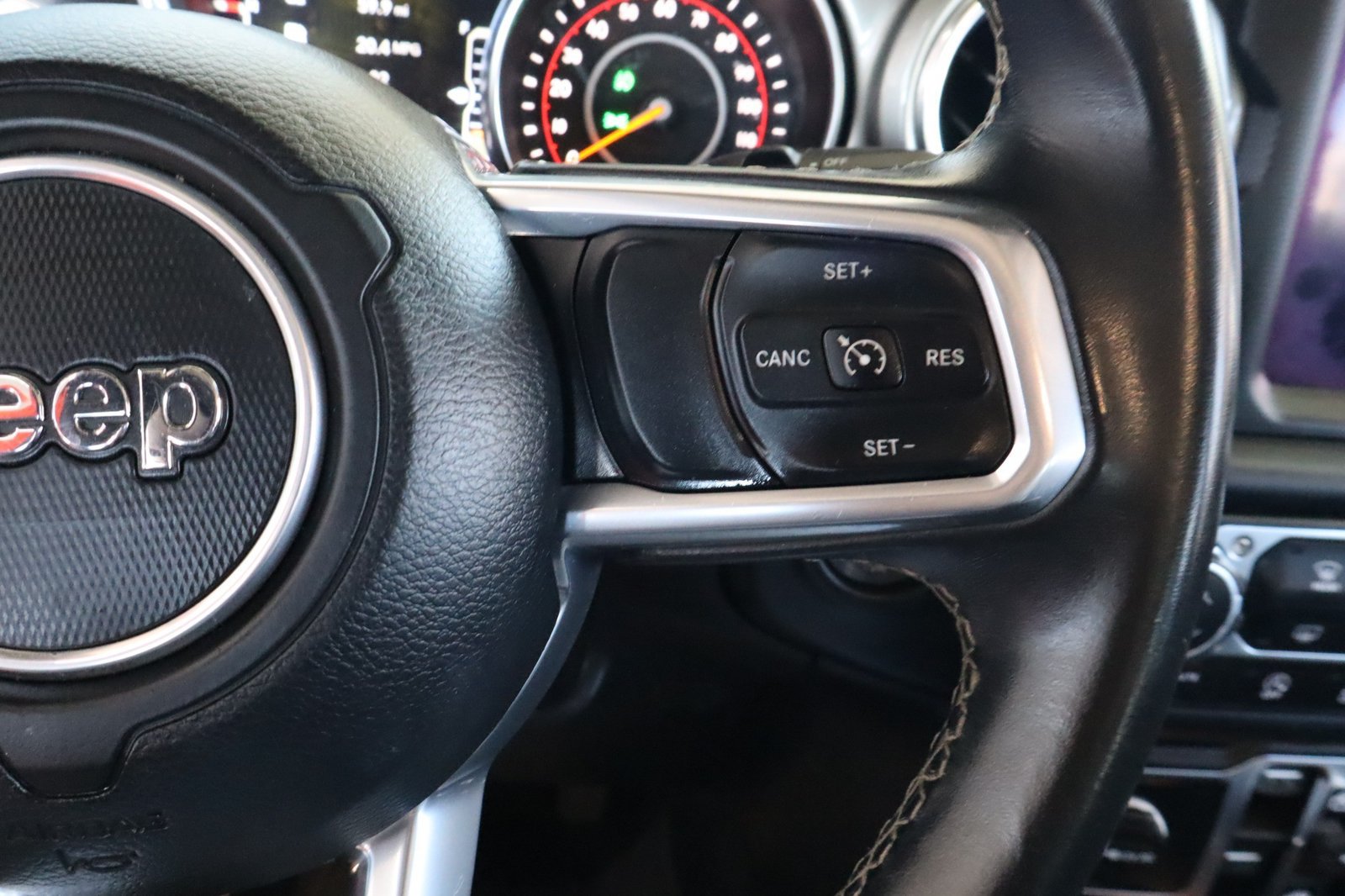 Used 2019 Jeep Wrangler Unlimited Sahara w/ Uconnect 4C Nav & Sound Group AWD/4WD image 26