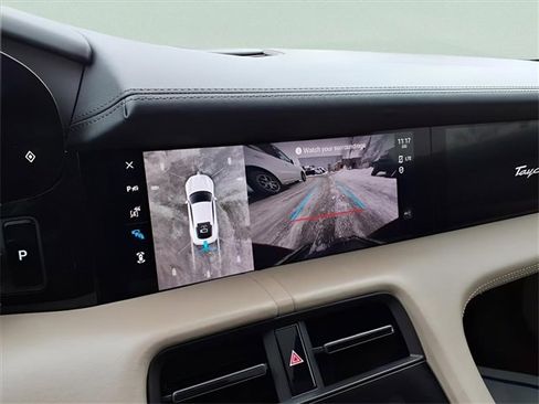 Used 2022 Porsche Taycan image 21