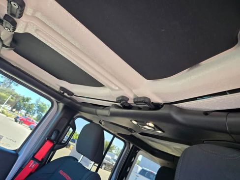 Used 2020 Jeep Wrangler Unlimited Rubicon w/ Quick Order Package 28Y Recon AWD/4WD image 15