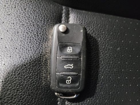 Used 2017 Volkswagen Jetta SE FWD image 32
