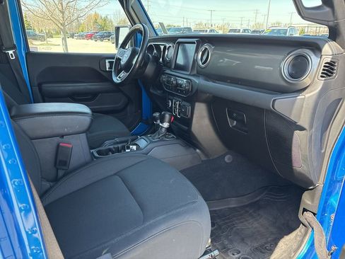 Used 2022 Jeep Wrangler Unlimited Sahara w/ Cold Weather Group AWD/4WD image 14