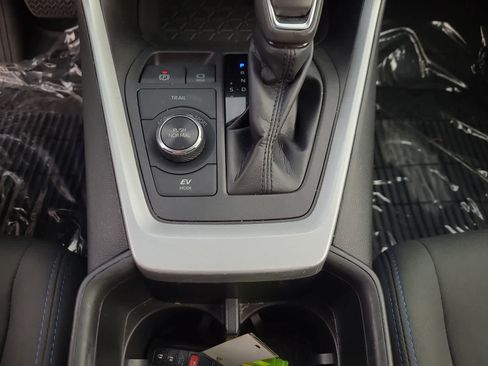 Used 2022 Toyota RAV4 SE image 25
