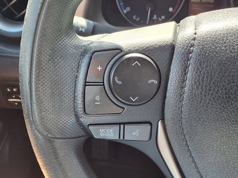 Used 2018 Toyota RAV4 LE FWD image 16