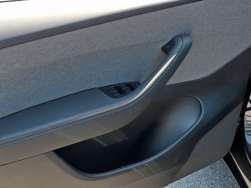 Used 2026 Tesla Model Y AWD image 12
