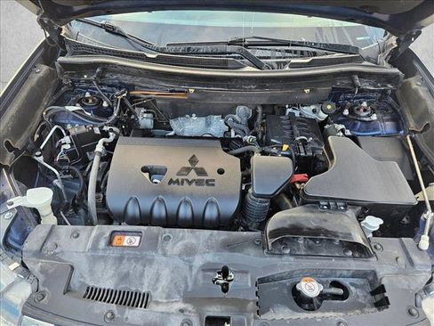 Used 2019 Mitsubishi Outlander SE image 25