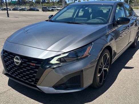 Used 2023 Nissan Altima 2.5 SR w/ SR Premium Package FWD image 1