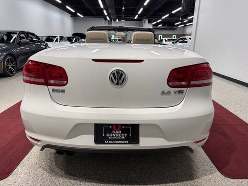 Used 2013 Volkswagen Eos Komfort FWD image 16