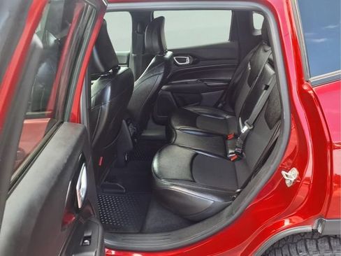 Used 2025 Jeep Compass Trailhawk AWD/4WD image 9