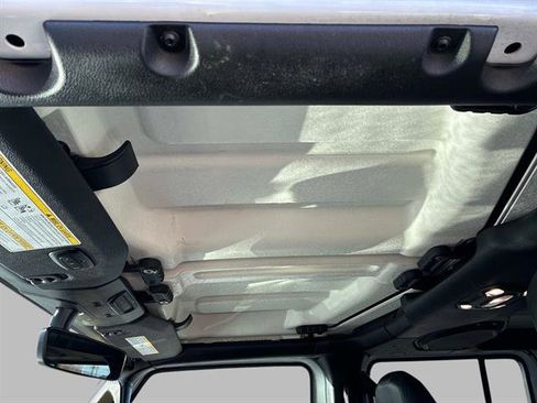 Used 2022 Jeep Gladiator Overland image 21