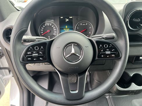 Used 2024 Mercedes-Benz Sprinter 2500 image 28