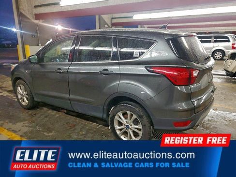 Used 2019 Ford Escape SE image 3