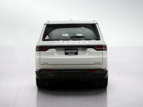 Used 2022 Jeep Wagoneer Series II w/ Premium Group I AWD/4WD image 5