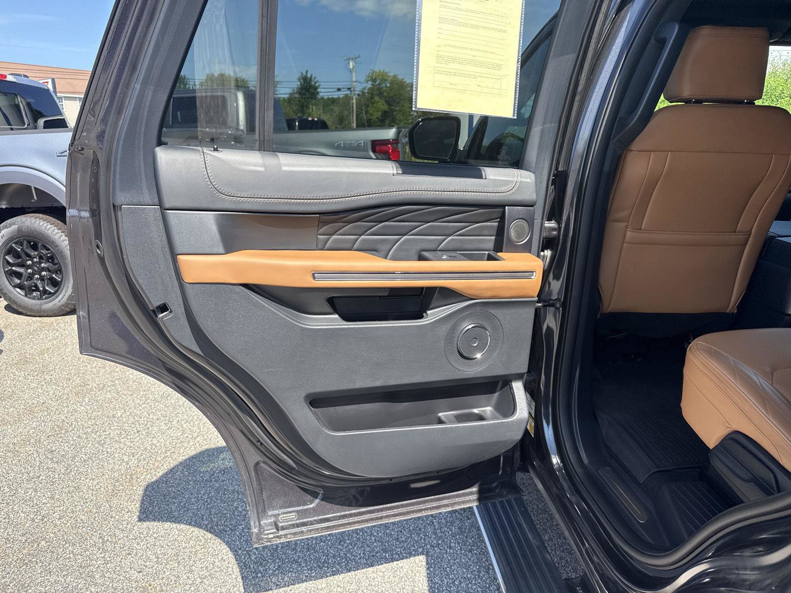 Used 2024 Ford Expedition Platinum AWD/4WD image 11