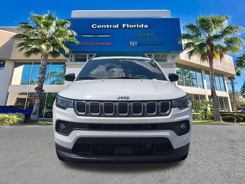 Used 2023 Jeep Compass Latitude AWD/4WD image 3