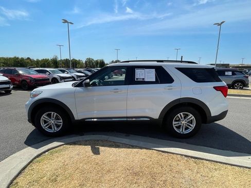 Used 2020 Ford Explorer XLT w/ Equipment Group 202A AWD/4WD image 4