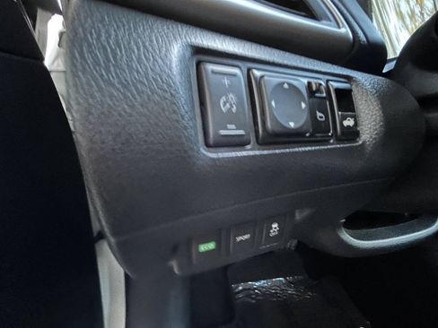 Used 2015 Nissan Sentra SR w/ Navigation Package FWD image 14