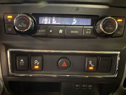 Used 2019 Nissan Titan SV image 19